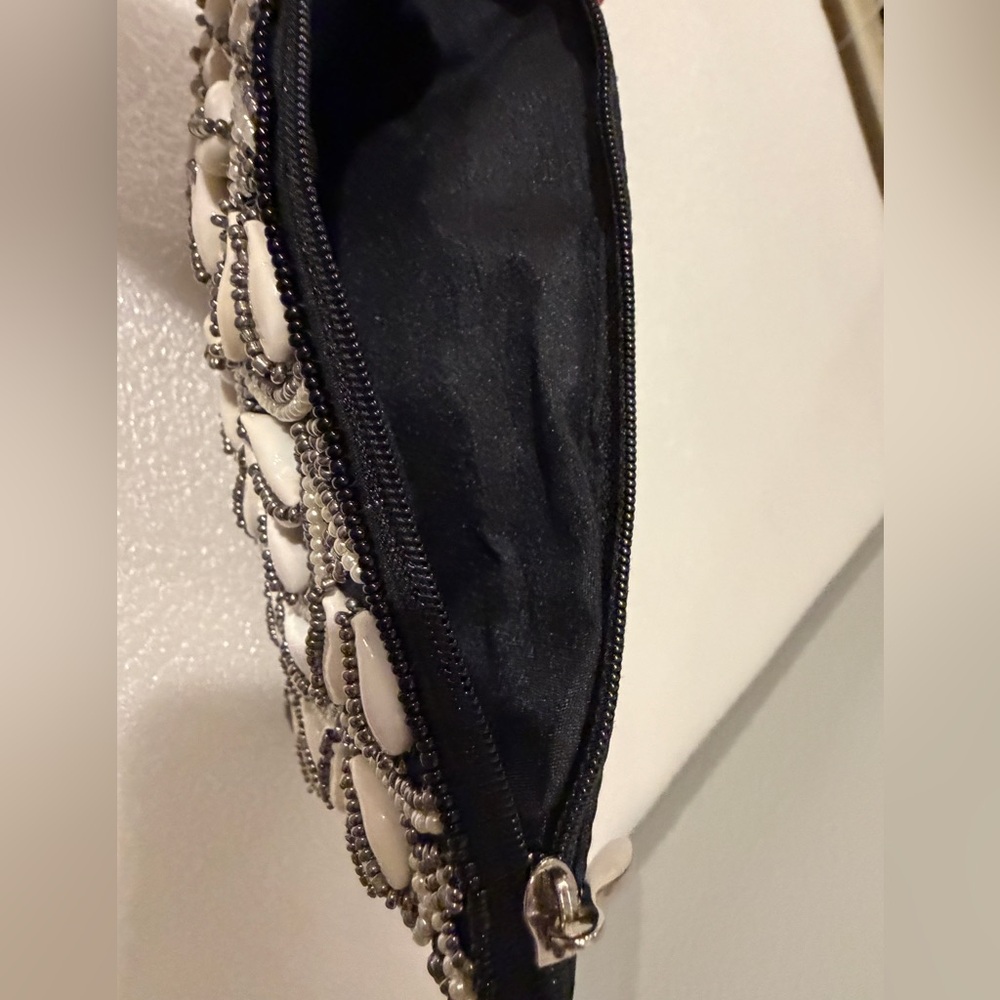 Bamboo Trading Company Black & White Beaded Cowrie Shell Crossbody Wristlet Bag - Picture 4 of 4